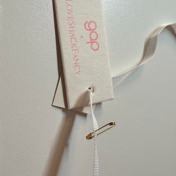 Gap & LoveShack Fancy Rosette brooch in white - Picture 3 of 4